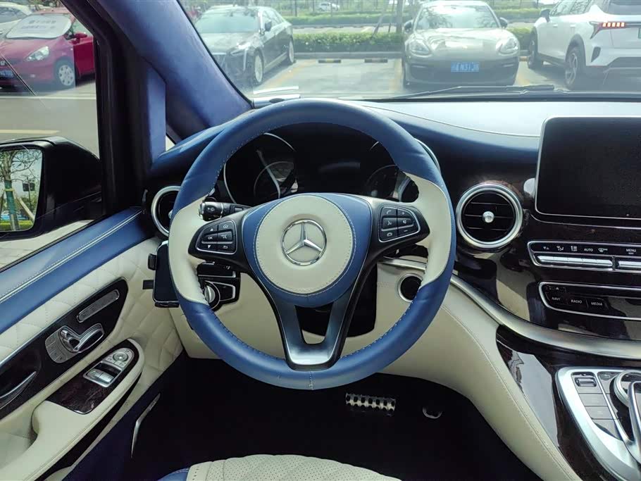 Mercedes-Benz V-class