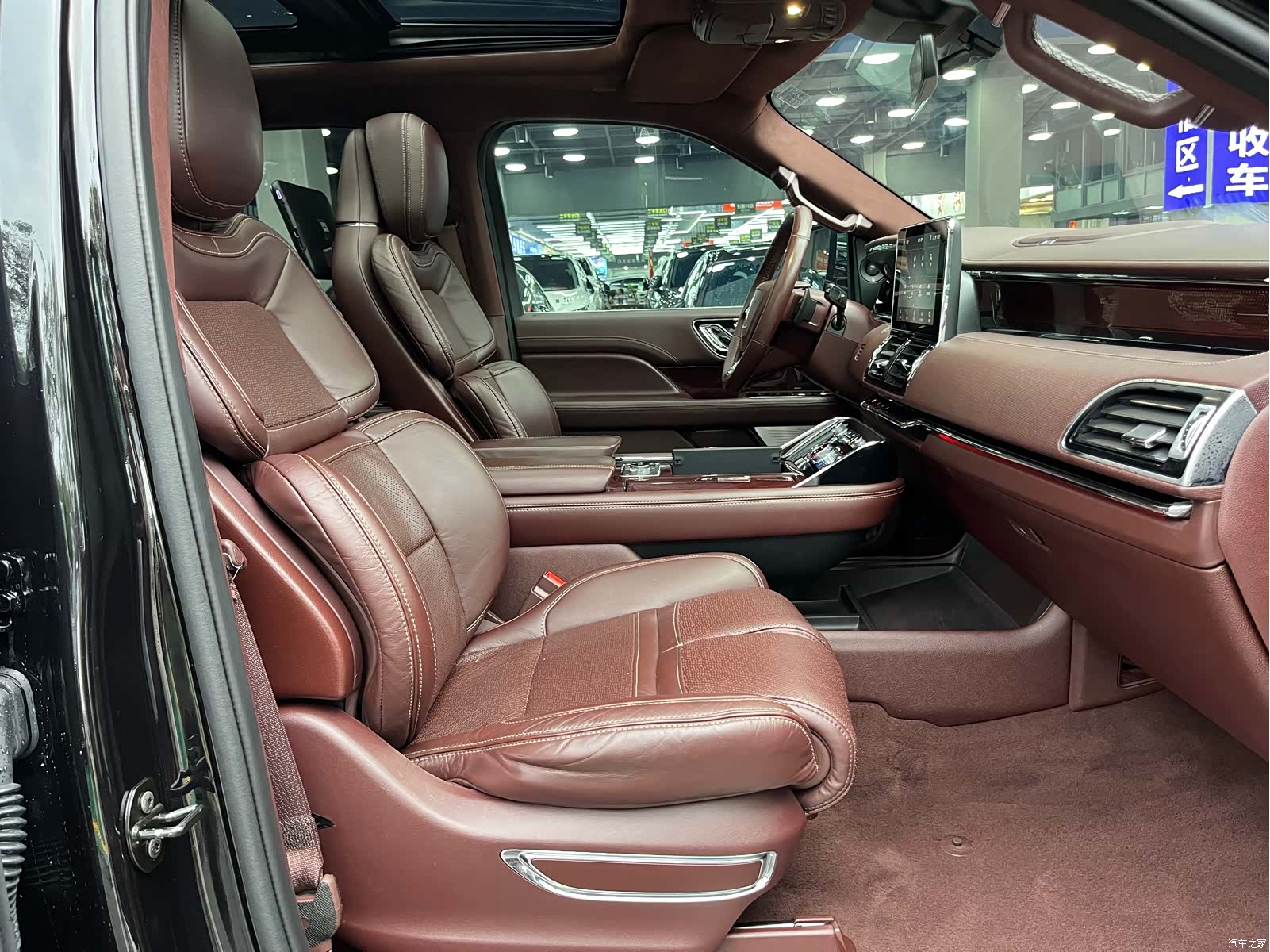 Lincoln Navigator, 2021 12