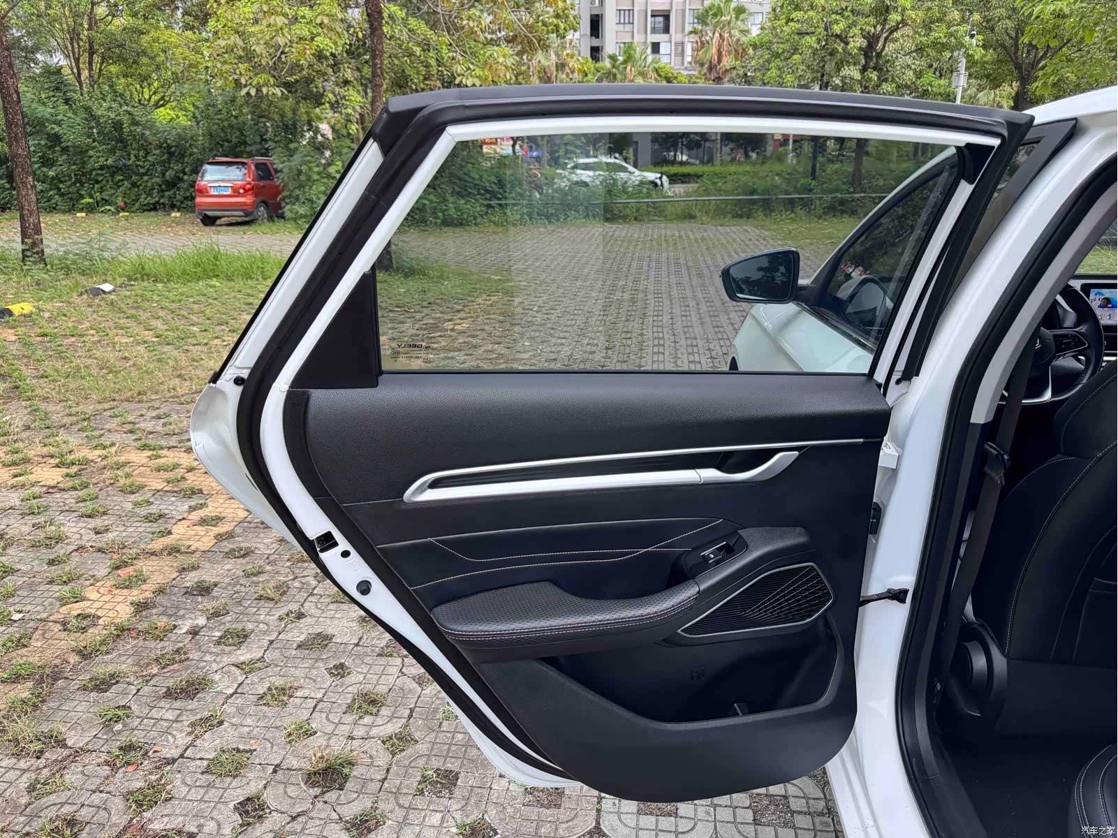 Geely Emgrand, 2022 36