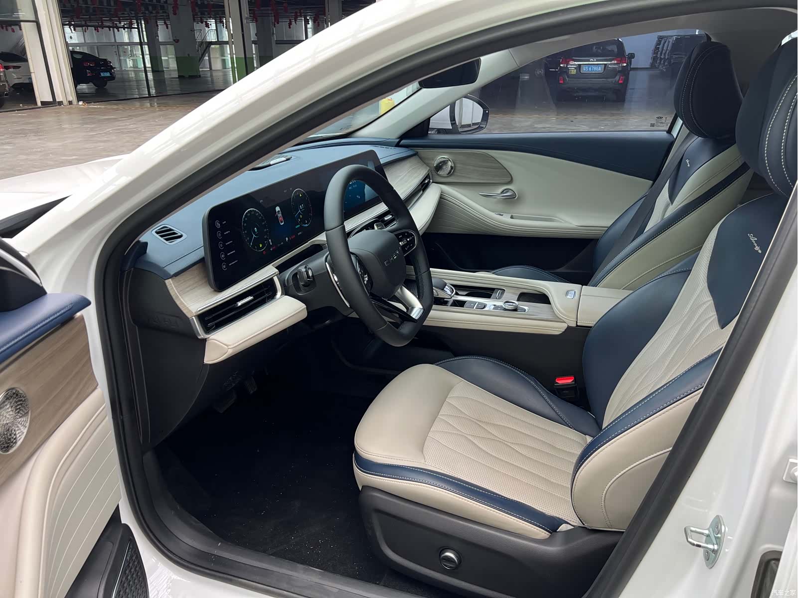 Chery Arrizo 8, 2022 4