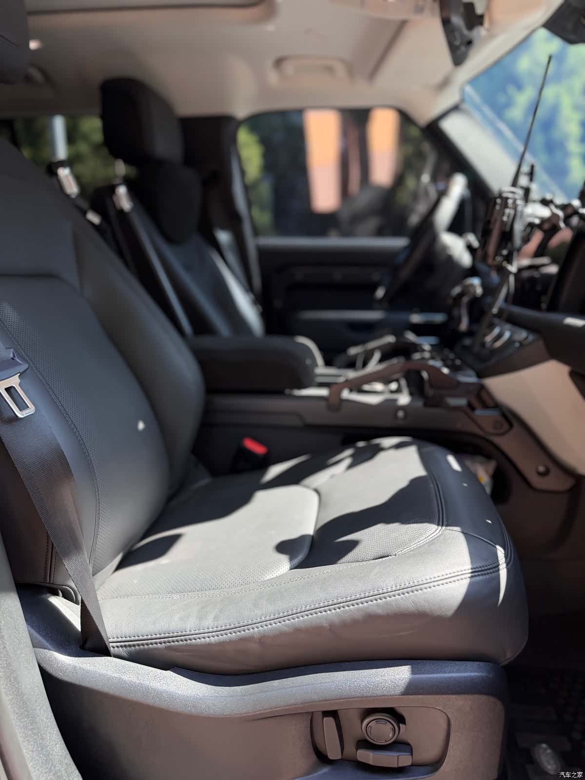 Land Rover Defender, 2023 все фото
