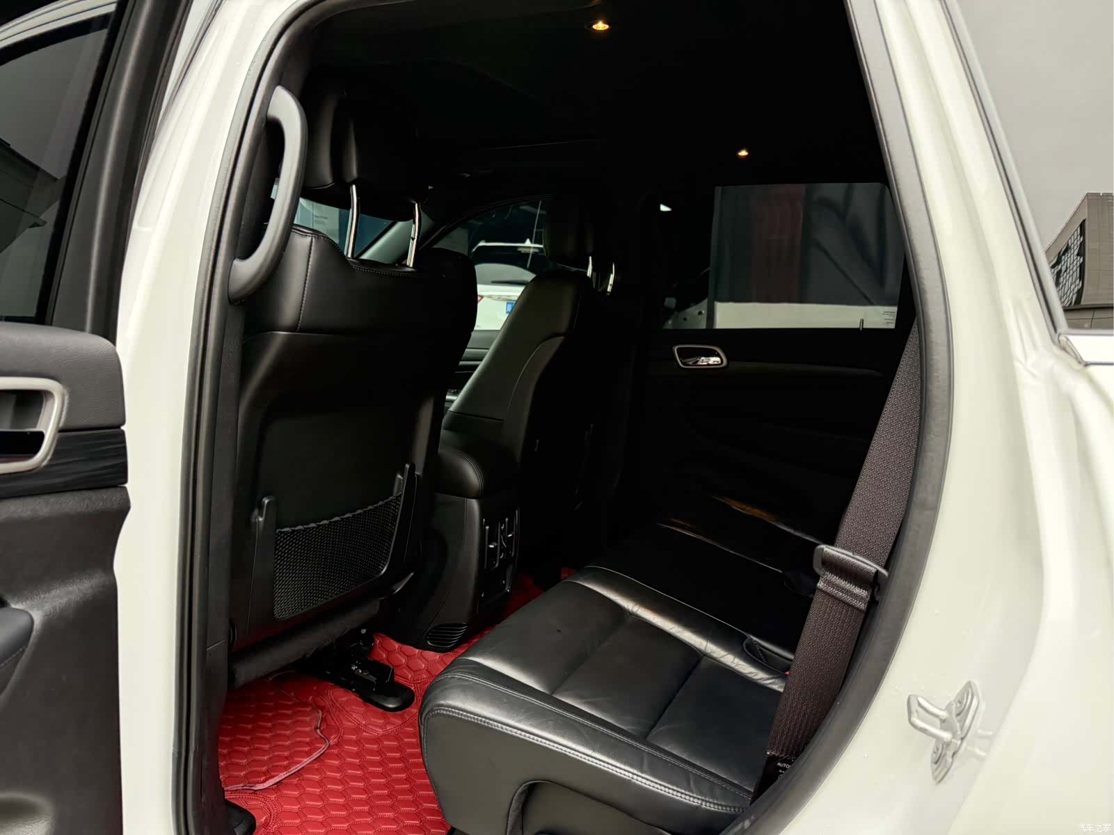 Jeep Grand Cherokee, 2022 все фото