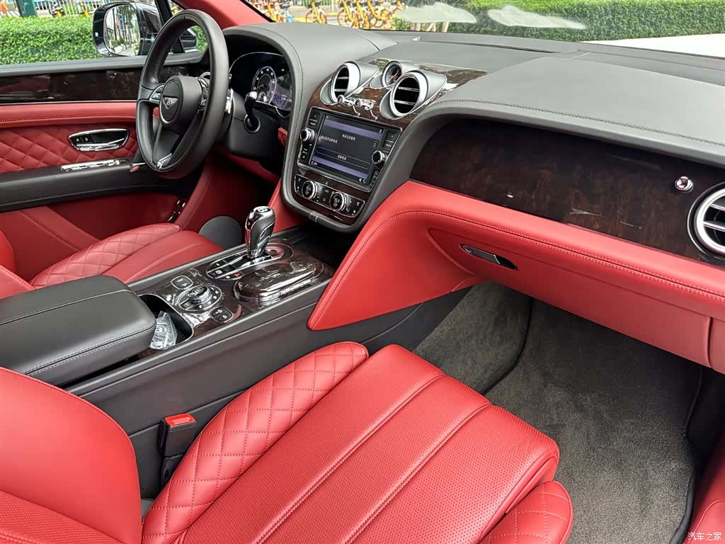 Bentley Bentayga, 2018 все фото