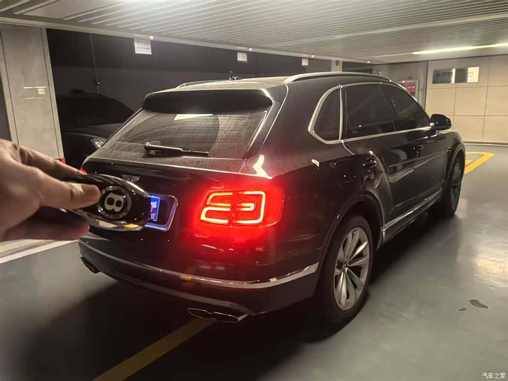 Bentley Bentayga, 2023 2