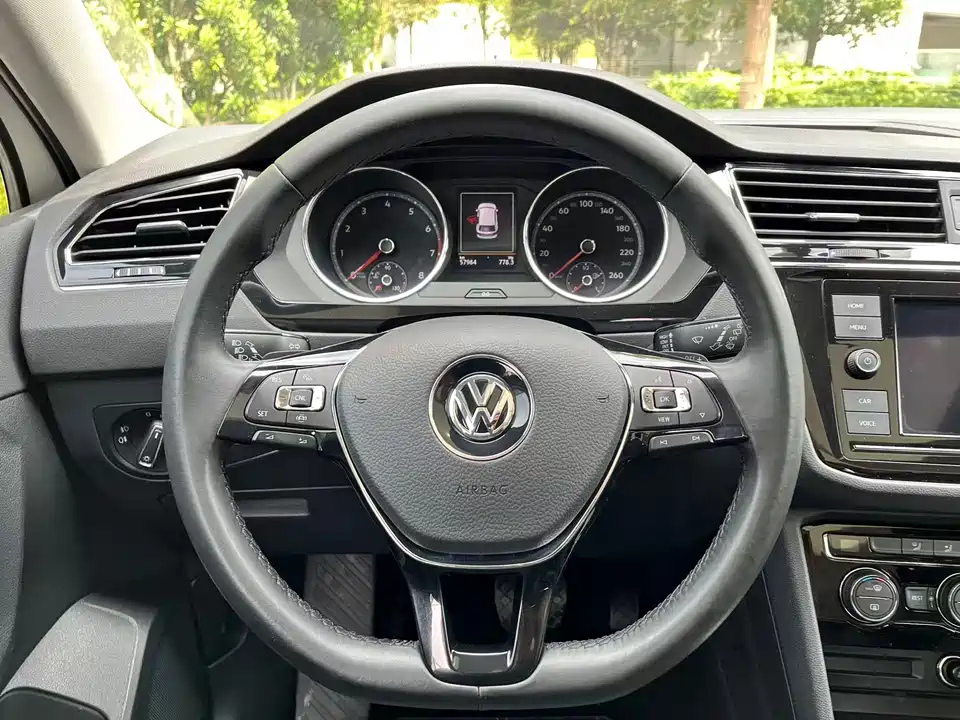 Volkswagen Tiguan L