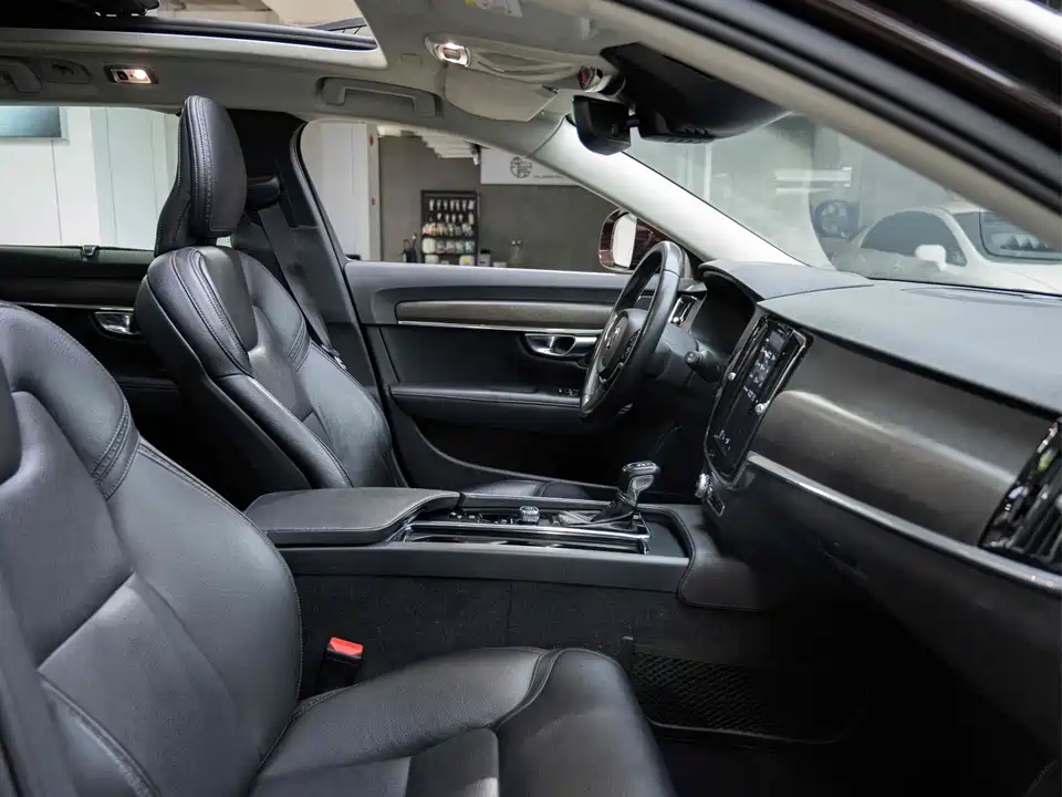 Volvo V90