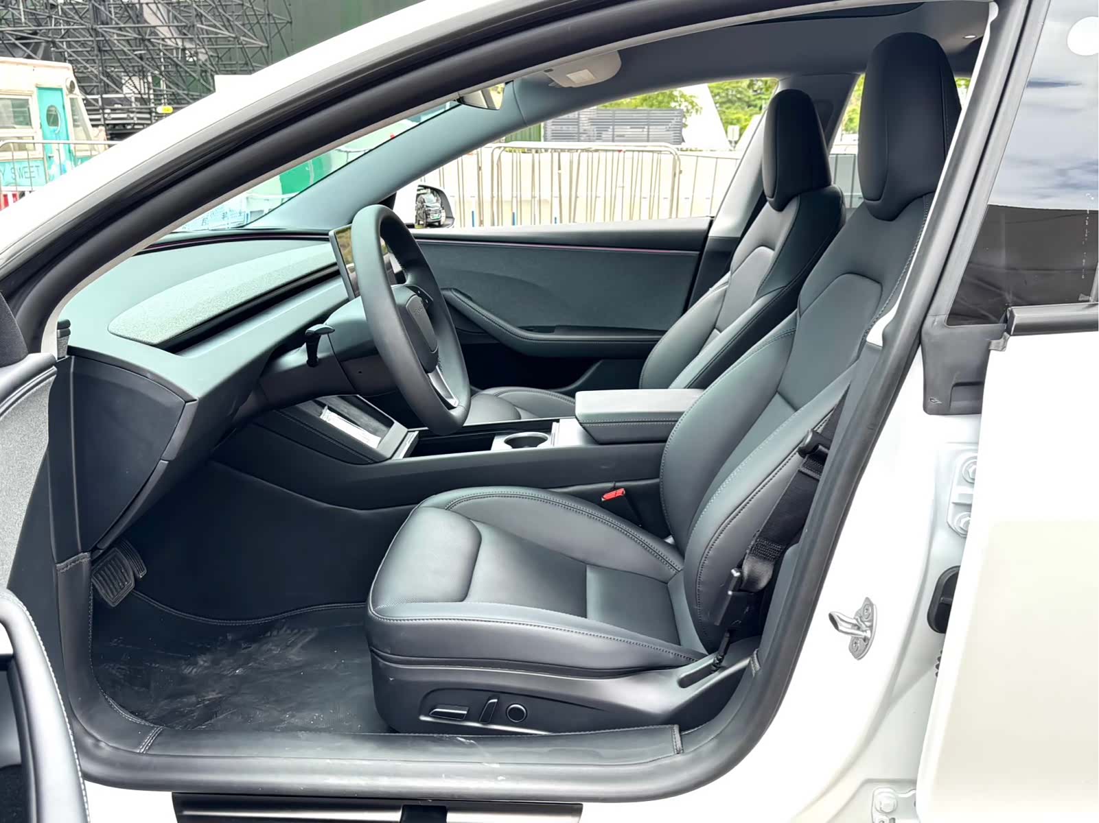 Tesla Model 3, 2025 11