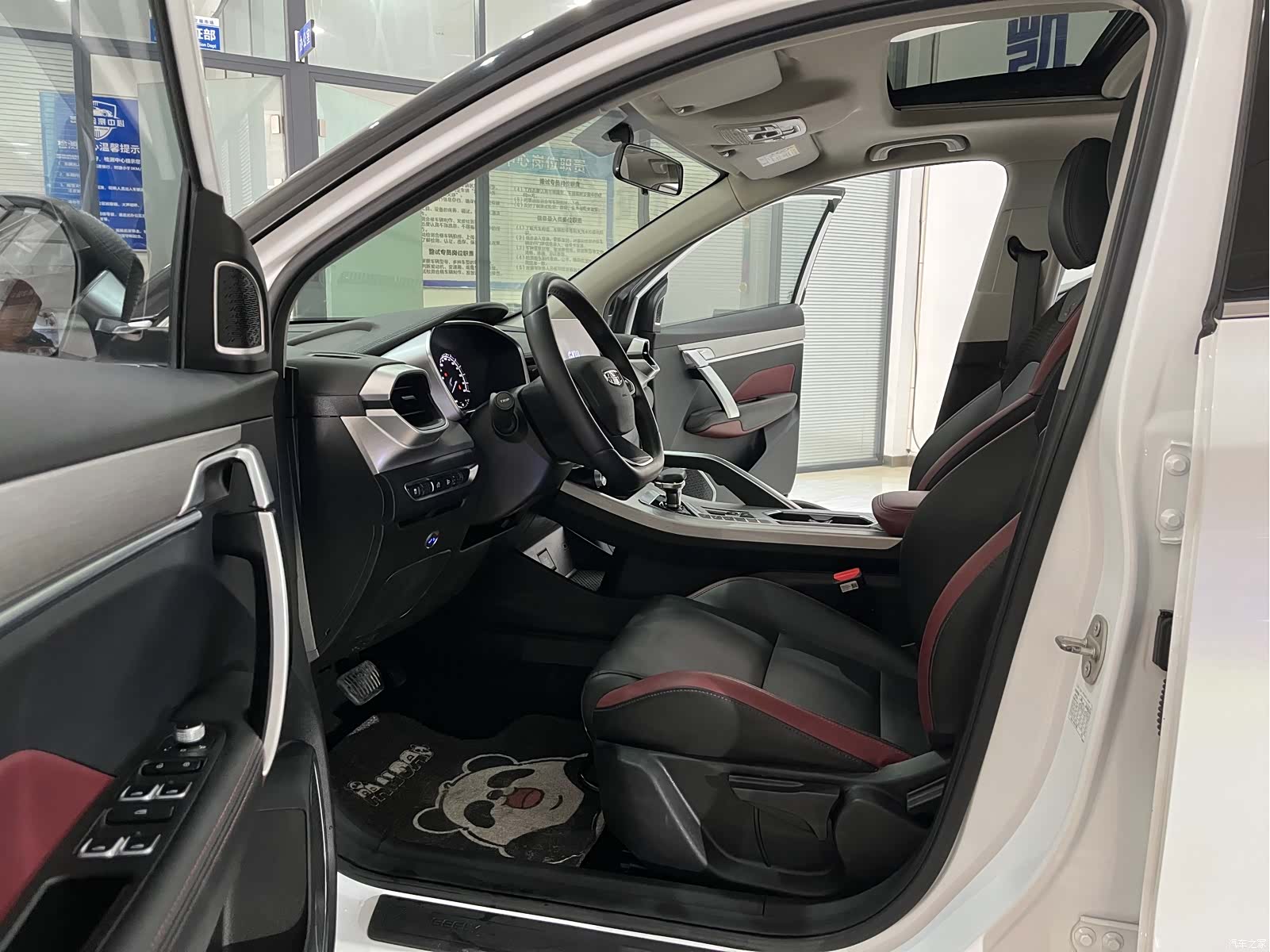 Geely Coolray, 2022 8