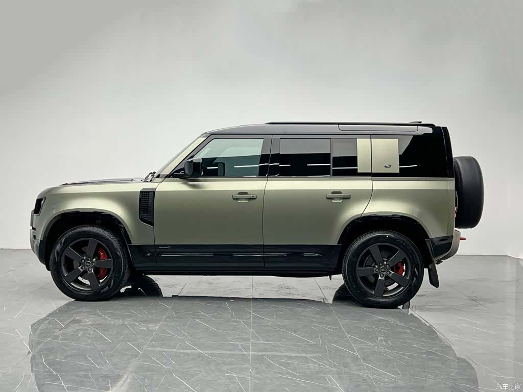 Land Rover Defender, 2022 3