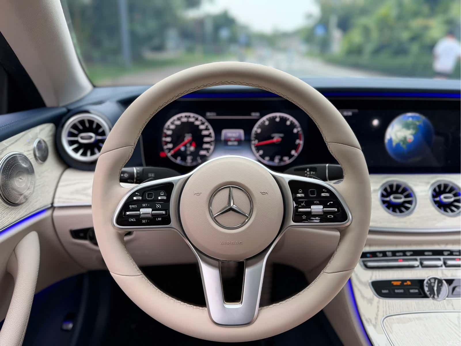 Mercedes-Benz E-Class, 2019 8
