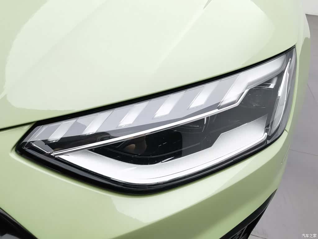 Audi A4L, 2022 7