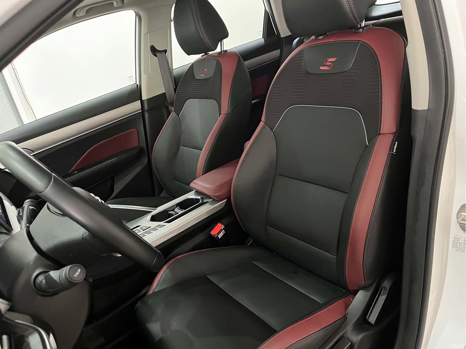 Geely Coolray, 2022 18