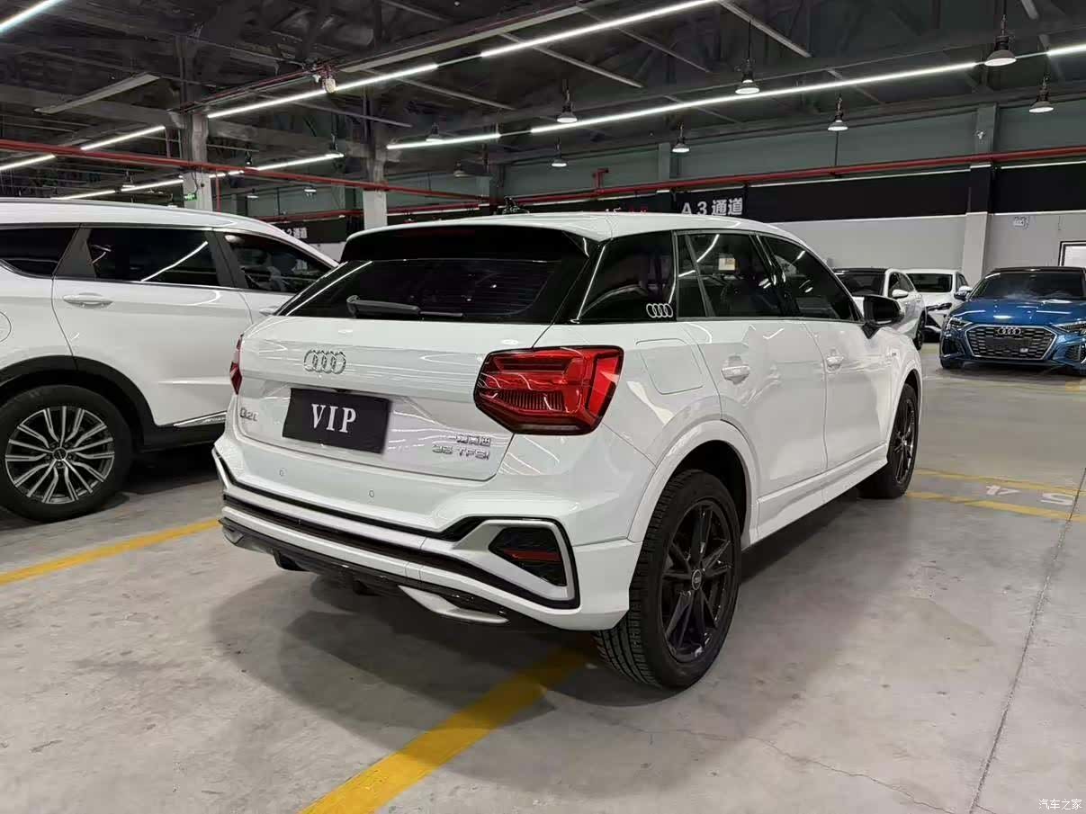 Audi Q2L, 2023 6