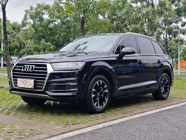 Audi Q7 2019 — купить из Китая под заказ