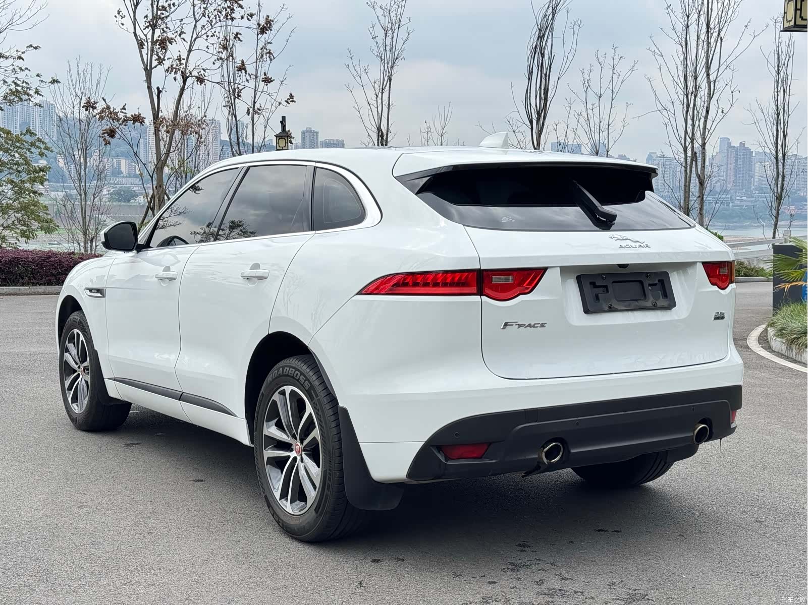 Jaguar F-PACE, 2017 9