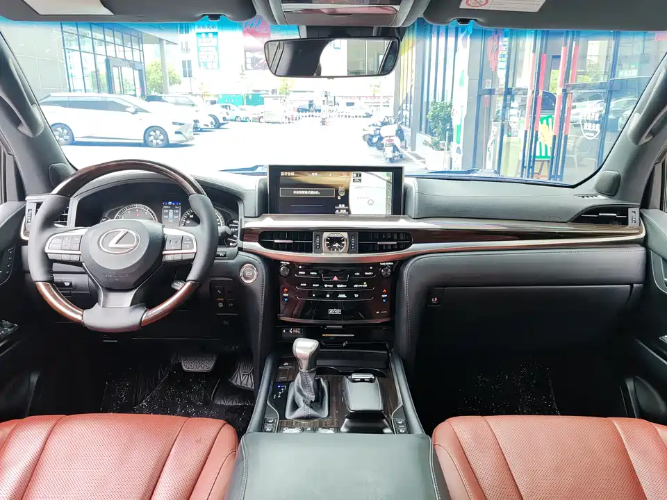 Lexus LX