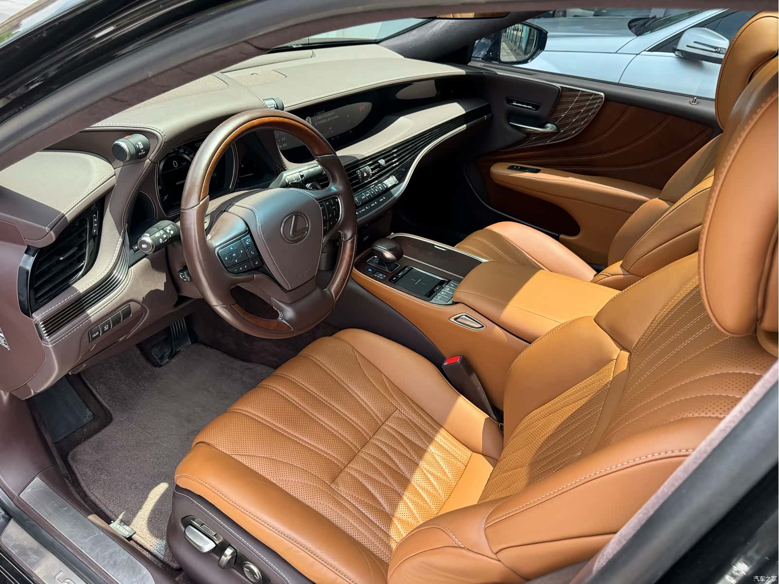 Lexus LS, 2019 10