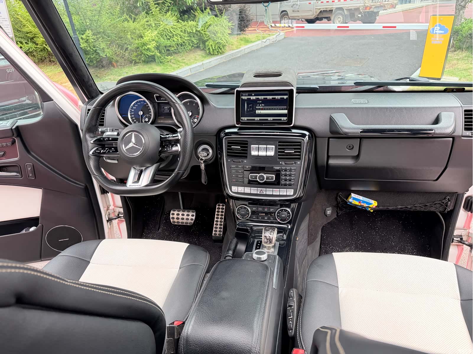 Mercedes-Benz G-Class, 2015 15