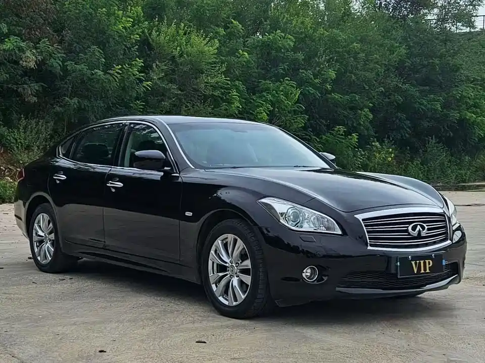 Infiniti Q70