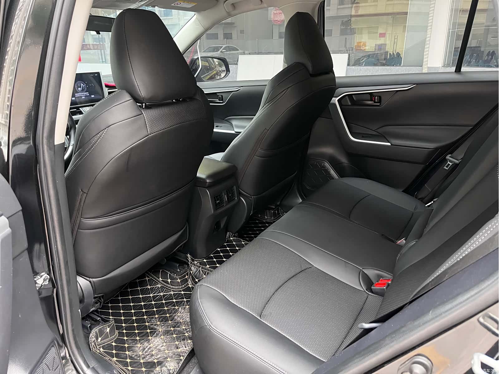 Toyota Wildlander, 2022 все фото