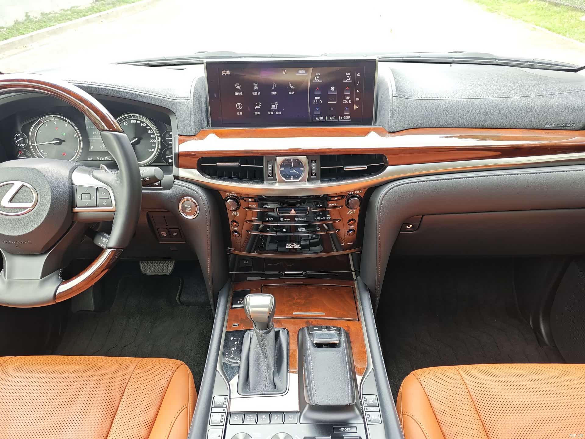 Lexus LX, 2016 16