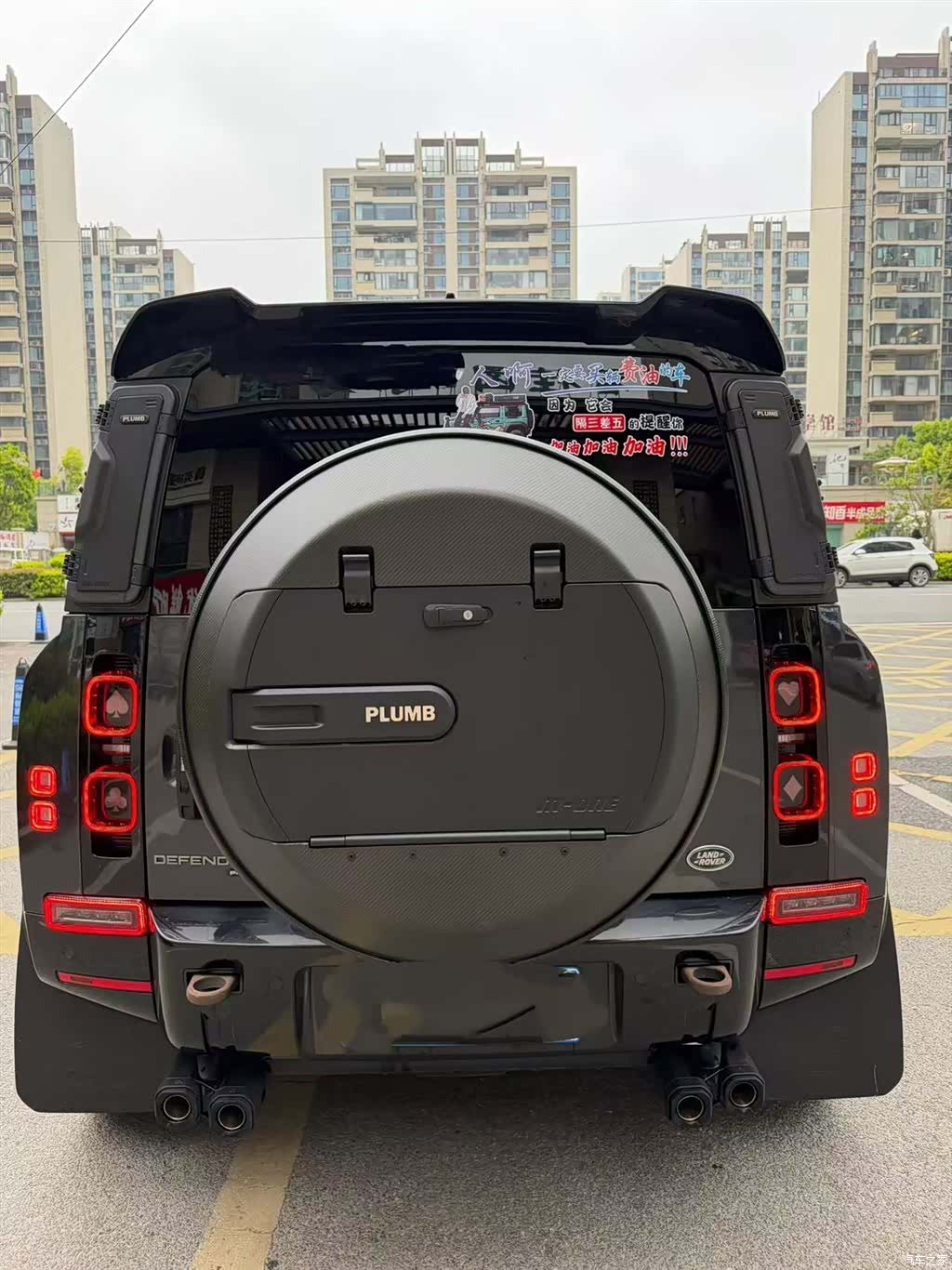 Land Rover Defender, 2023 3