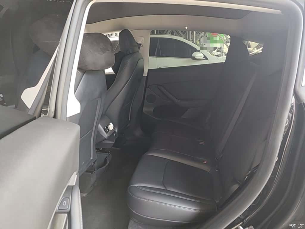 Tesla Model Y, 2023 13