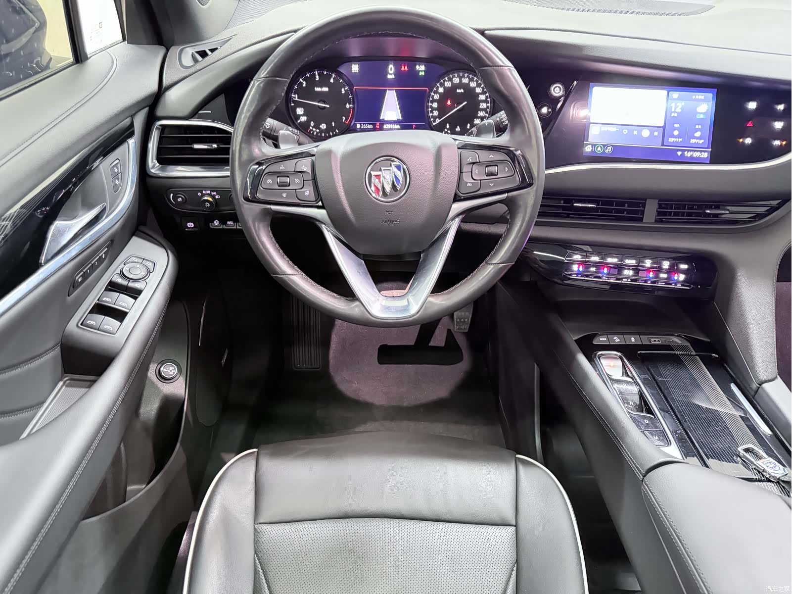 Buick Enclave, 2023 10