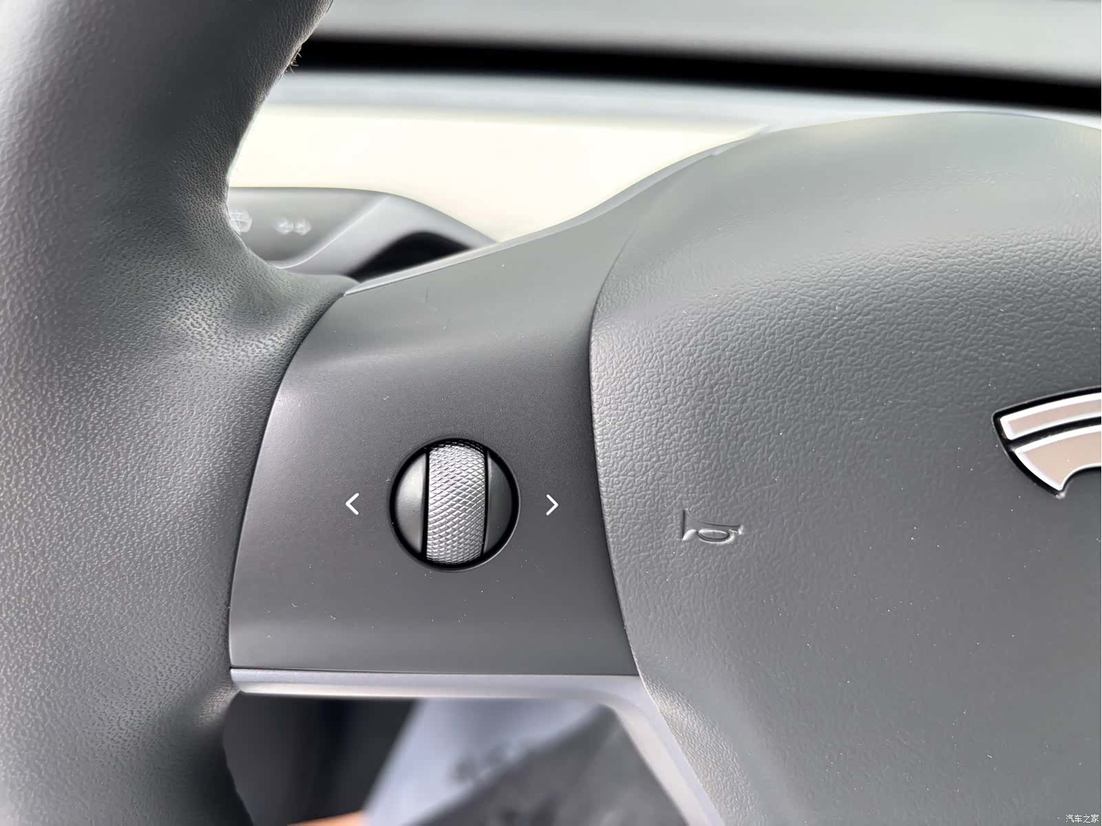 Tesla Model Y, 2023 15