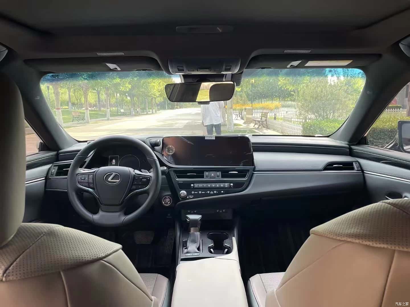 Lexus ES, 2023 все фото