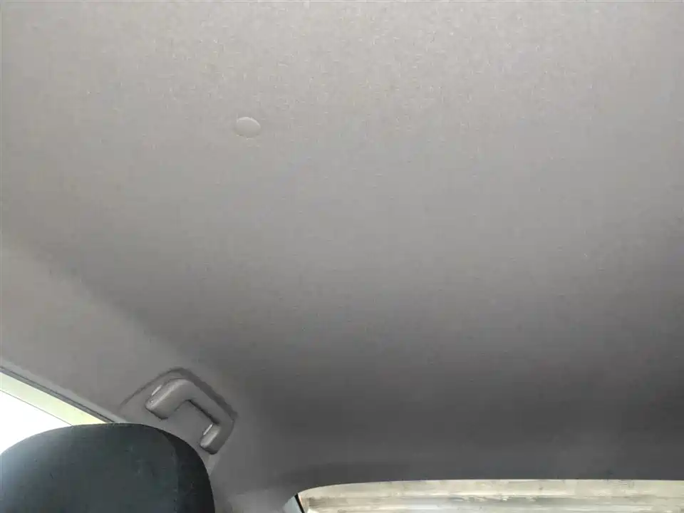 Toyota YARiS L to enjoy