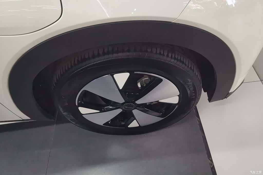 BYD Dolphin, 2023 6