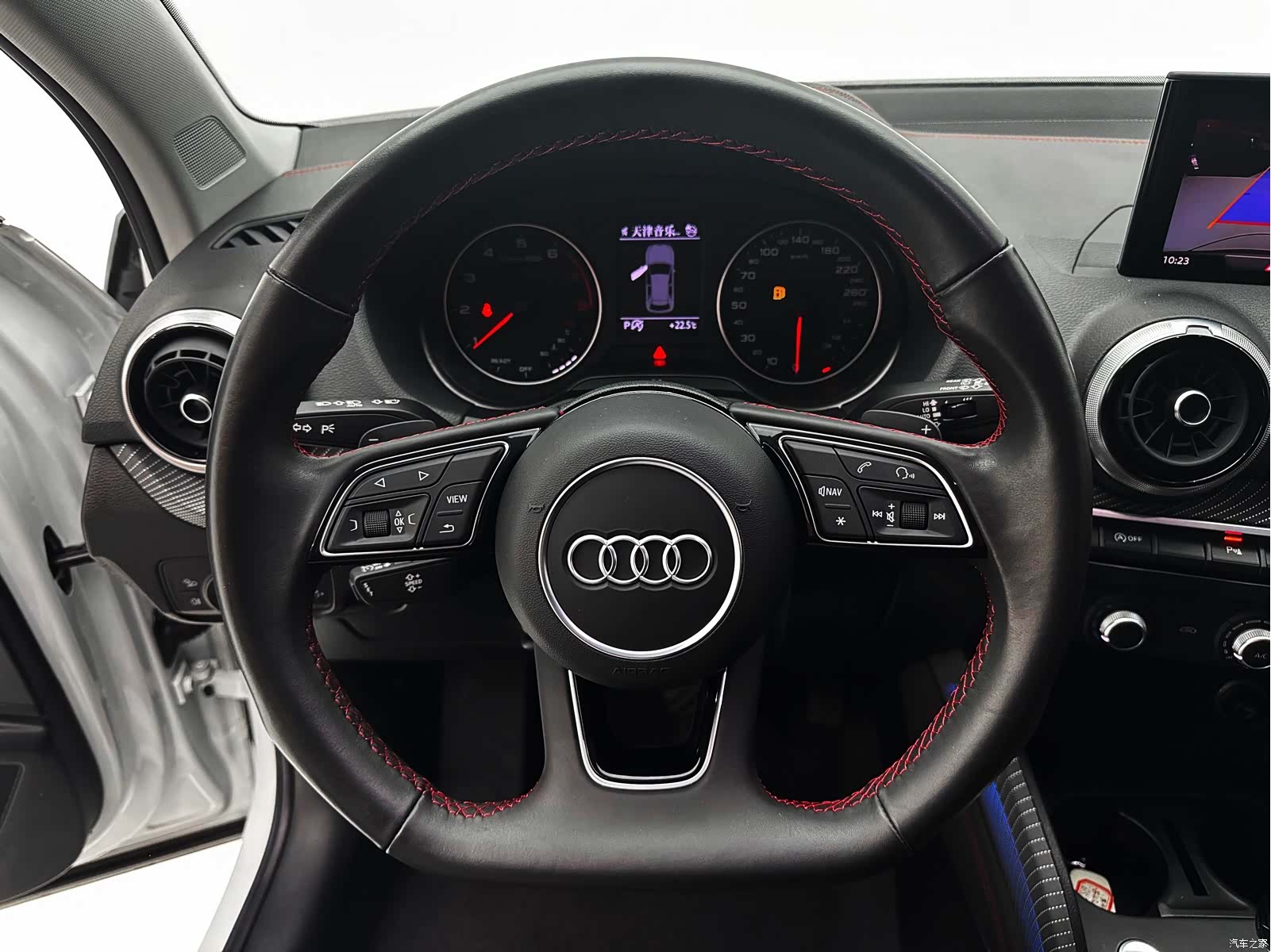 Audi Q2L, 2022 13