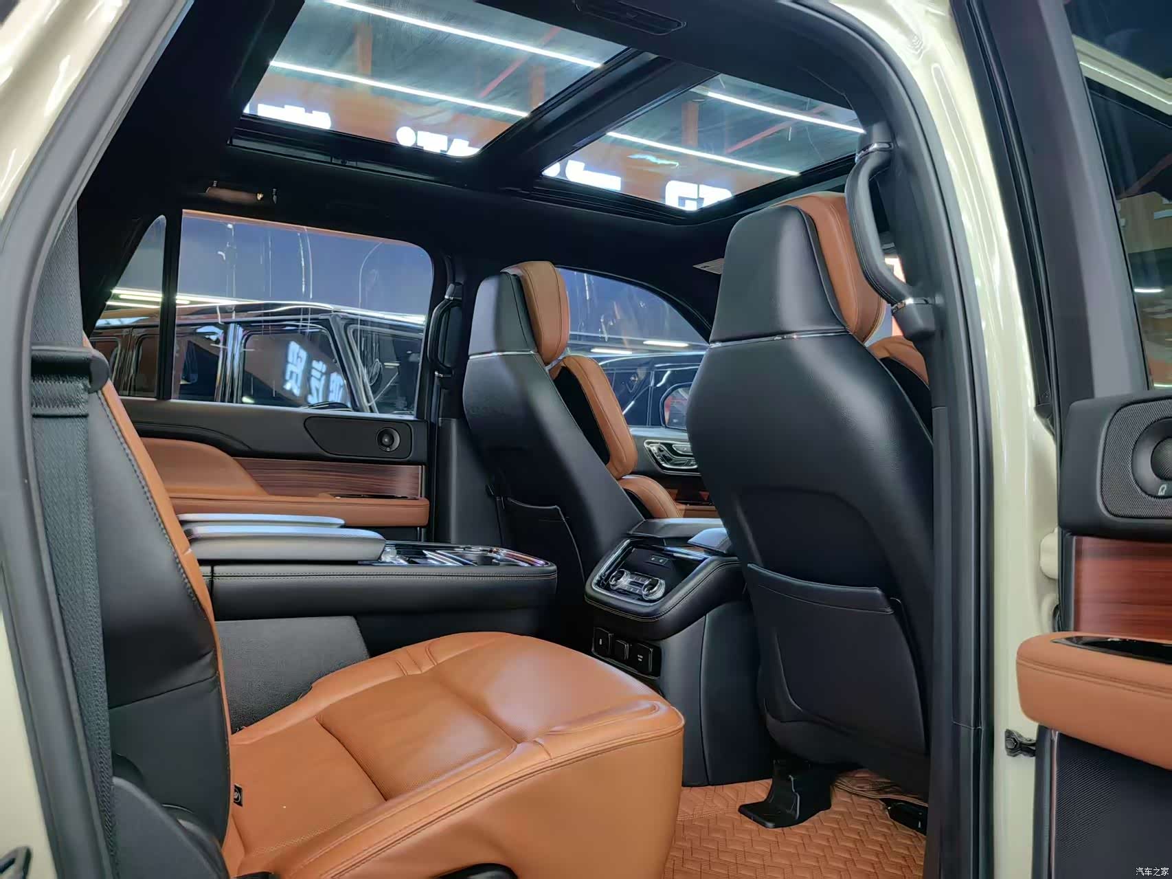 Lincoln Navigator, 2019 15