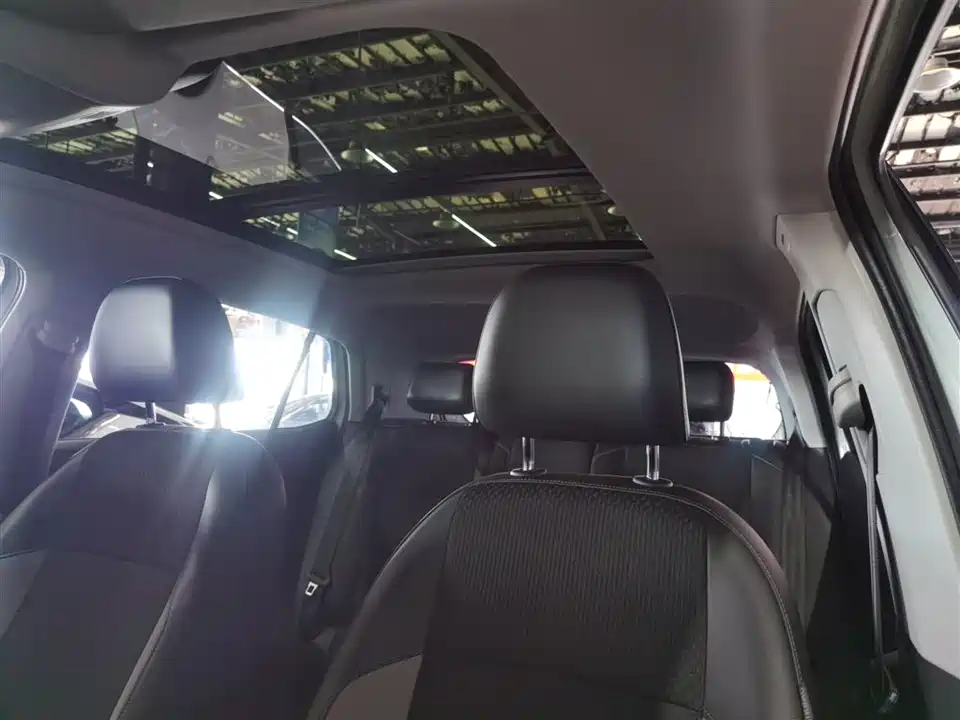 Volkswagen Exploring the shadow