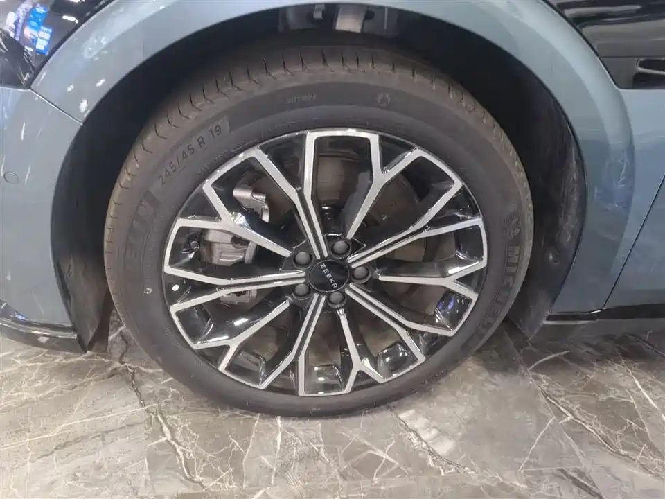 Zeekr 007