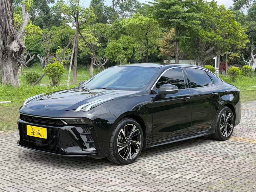 Lynk & Co 03