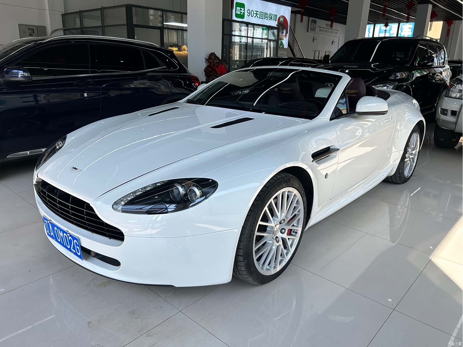 Aston Martin Vantage, 2011 1