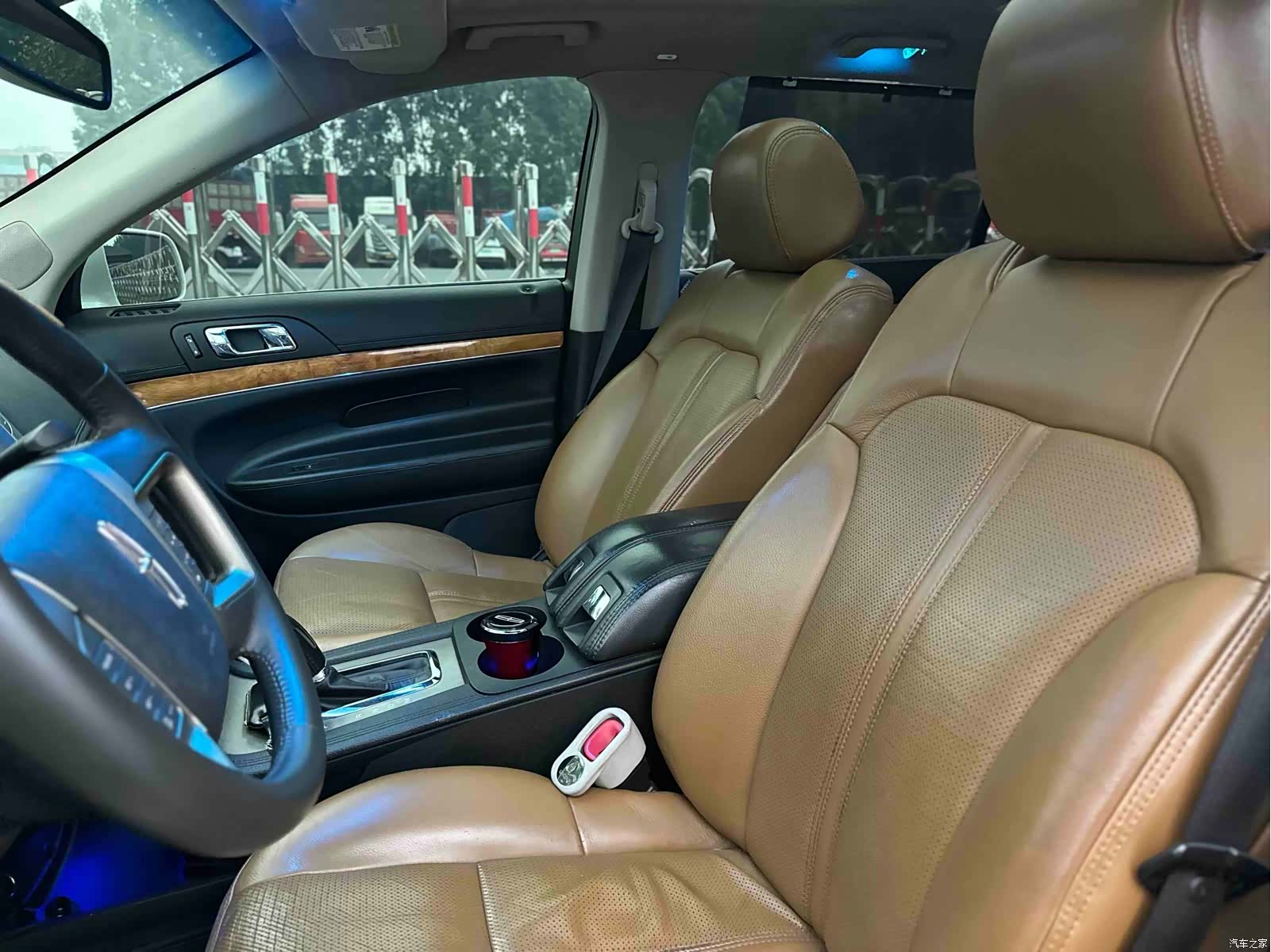 Lincoln MKT, 2012 11