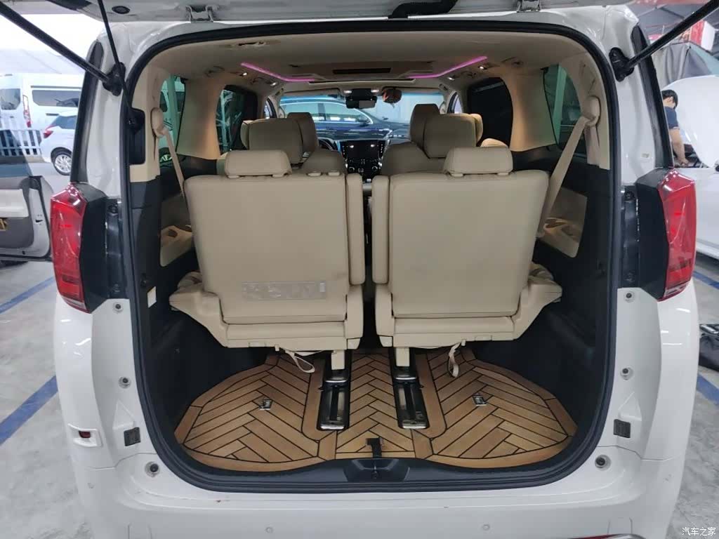 Toyota Alphard, 2021 8