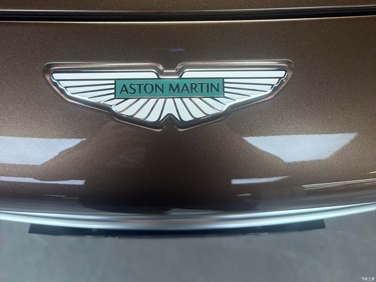 Aston Martin DBX, 2025 все фото