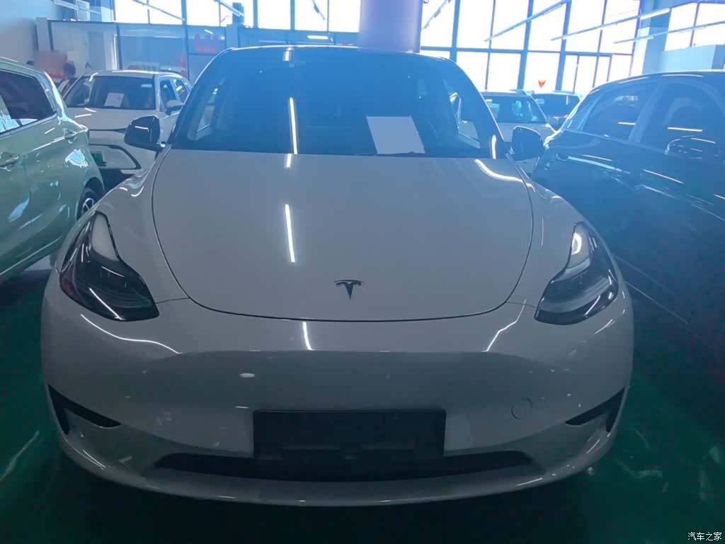 Tesla Model Y, 2023 3