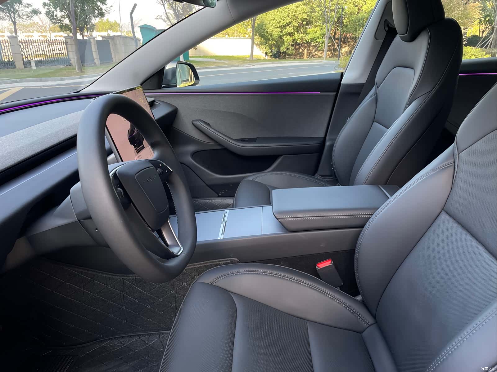 Tesla Model 3, 2025 11