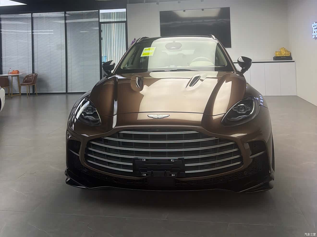 Aston Martin DBX, 2025 21