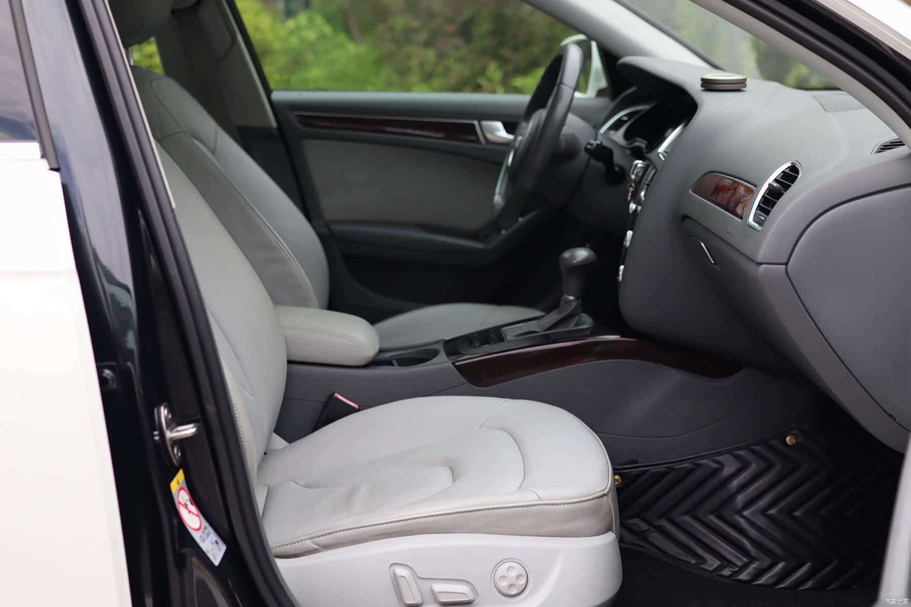 Audi A4L, 2013 24