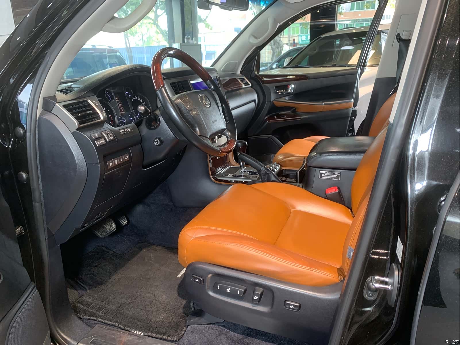 Lexus LX, 2013 9