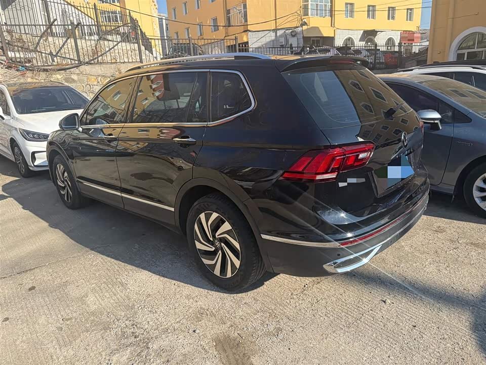 Volkswagen Tiguan L