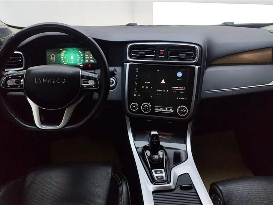 Lynk & Co 01