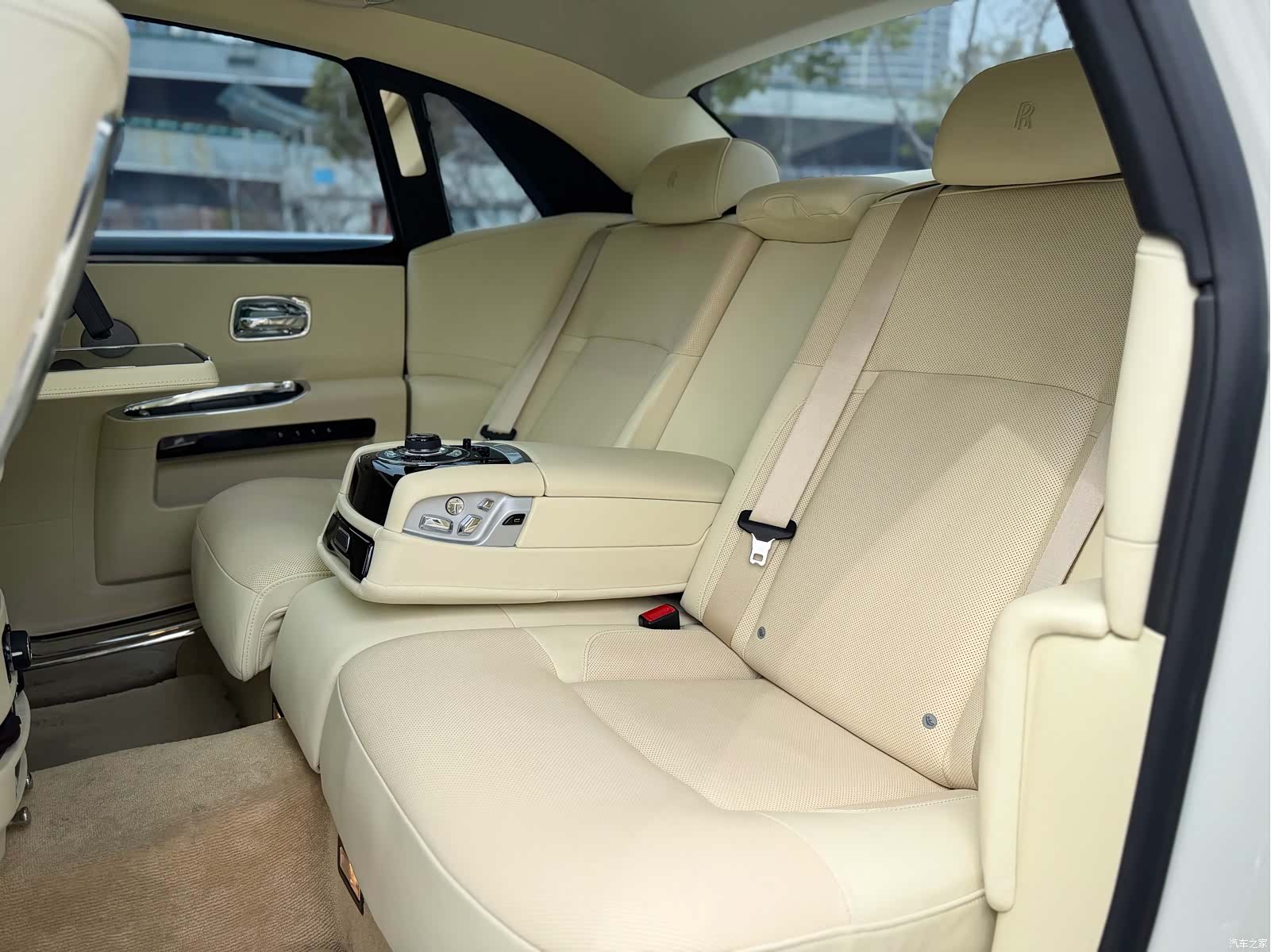 Rolls-Royce Ghost, 2011 14