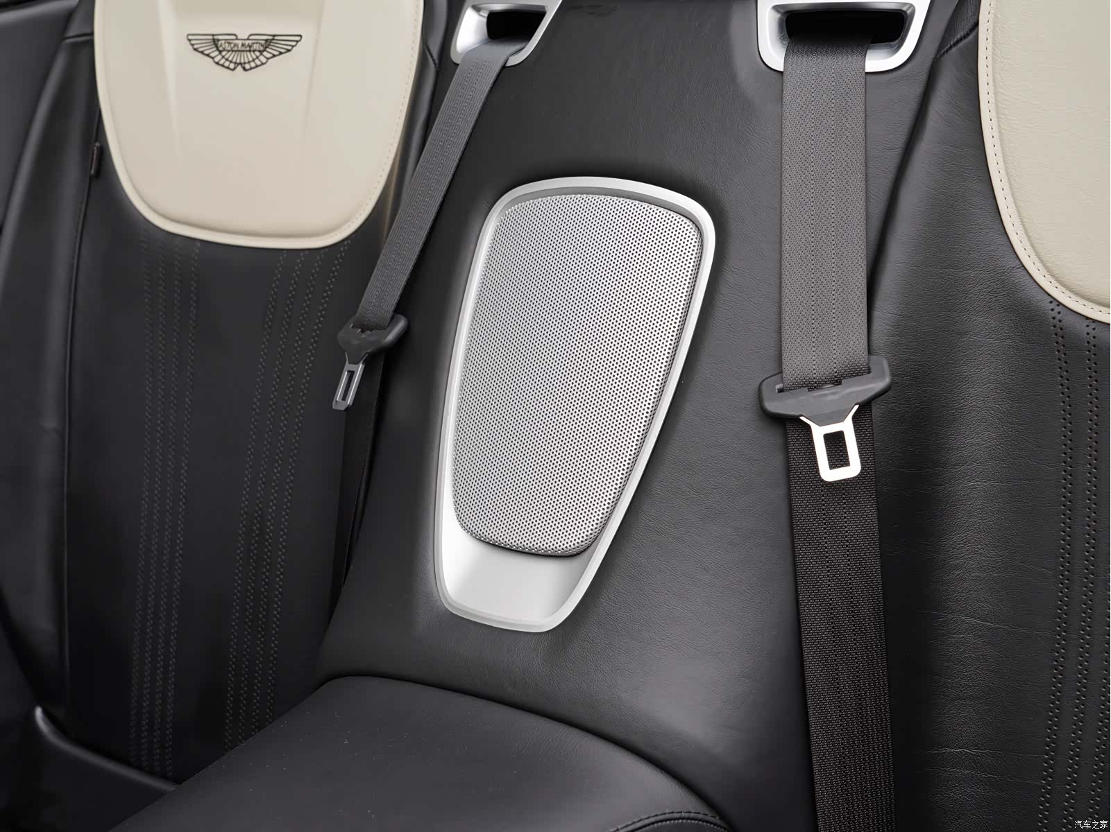 Aston Martin DB11, 2020 28